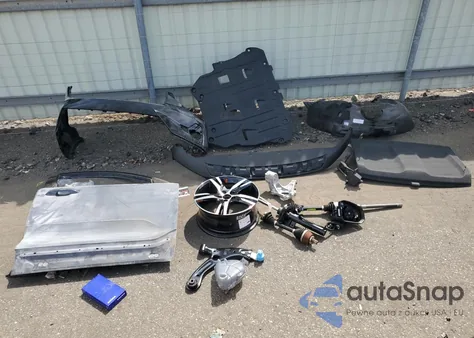 2023 Volvo Xc40 Plus z USA, uszkodzony, nr VIN YV4L12UE5P2962611